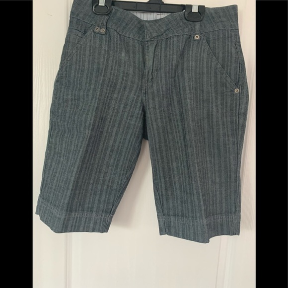 Women’s size 5/6 shorts excellent condition - Picture 1 of 3